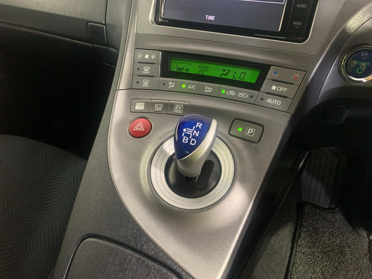 2015 Toyota Prius S Hatchback PUSH BUTTON START + AUTO LIGHTS + REVERSING CAMERA