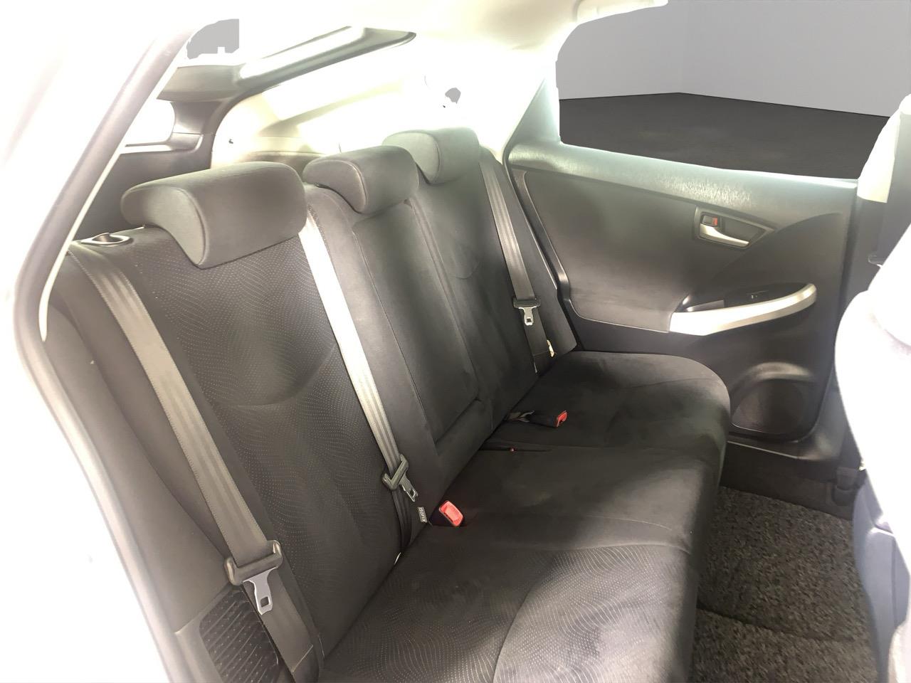 2015 Toyota Prius S Hatchback PUSH BUTTON START + AUTO LIGHTS + REVERSING CAMERA