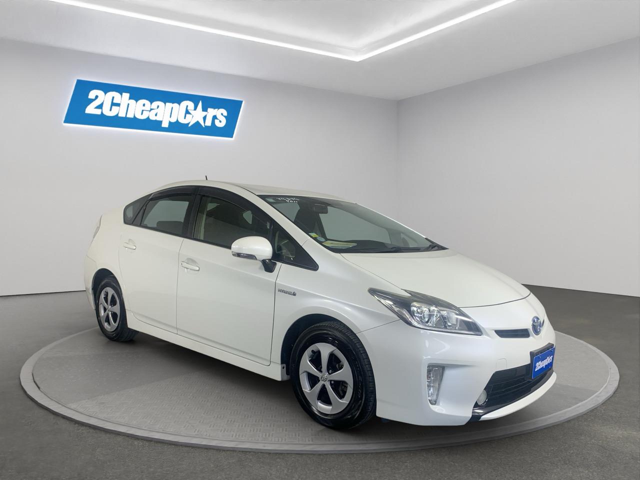2015 Toyota Prius S Hatchback PUSH BUTTON START + AUTO LIGHTS + REVERSING CAMERA