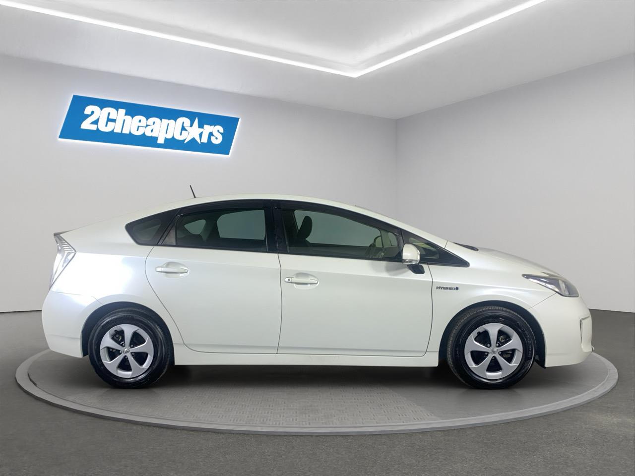 2015 Toyota Prius S Hatchback PUSH BUTTON START + AUTO LIGHTS + REVERSING CAMERA