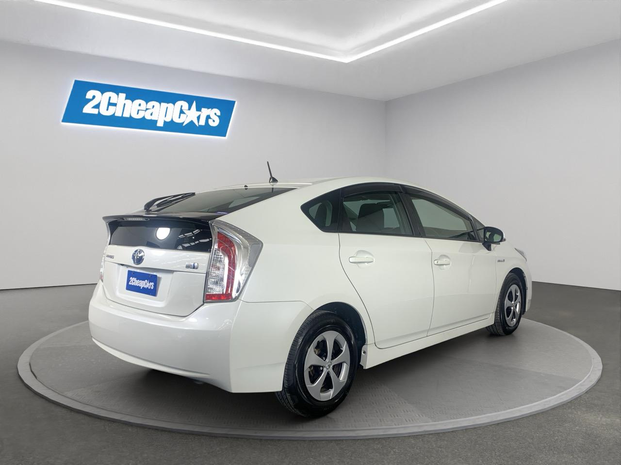 2015 Toyota Prius S Hatchback PUSH BUTTON START + AUTO LIGHTS + REVERSING CAMERA
