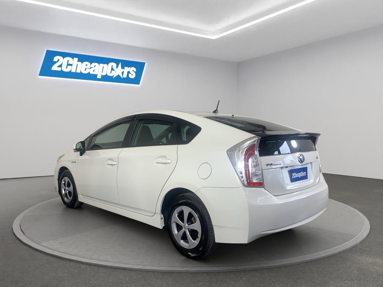 2015 Toyota Prius S Hatchback PUSH BUTTON START + AUTO LIGHTS + REVERSING CAMERA