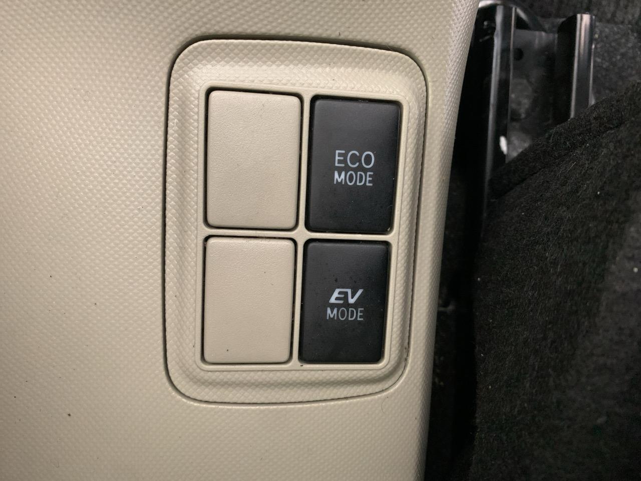 2014 Toyota Aqua S Hatchback GREAT FUEL EFFICIENCY