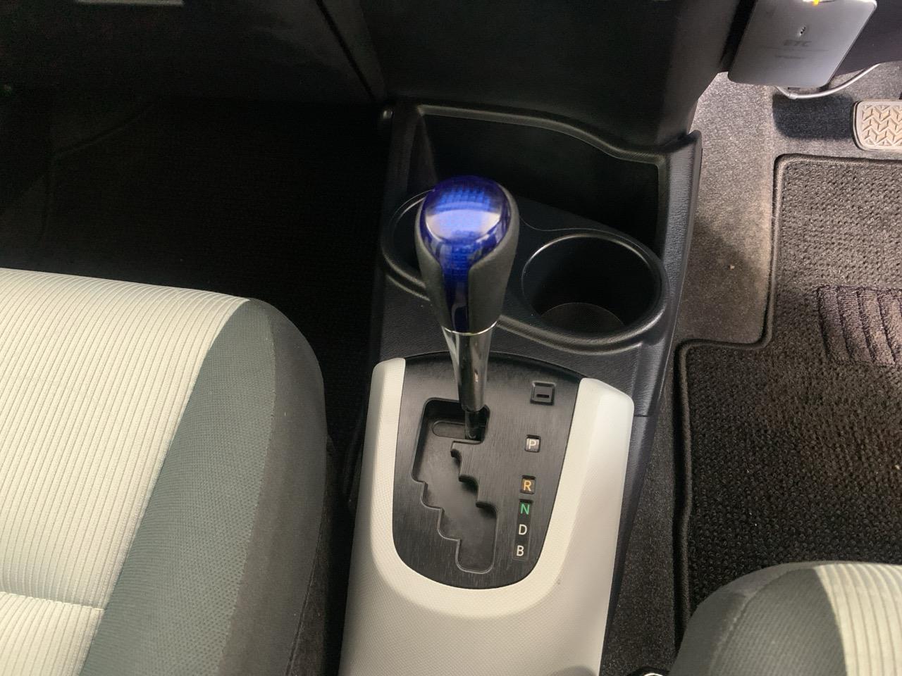 2012 Toyota Aqua S Hatchback LOW KMS + AUTO LIGHTS + REVERSING CAMERA