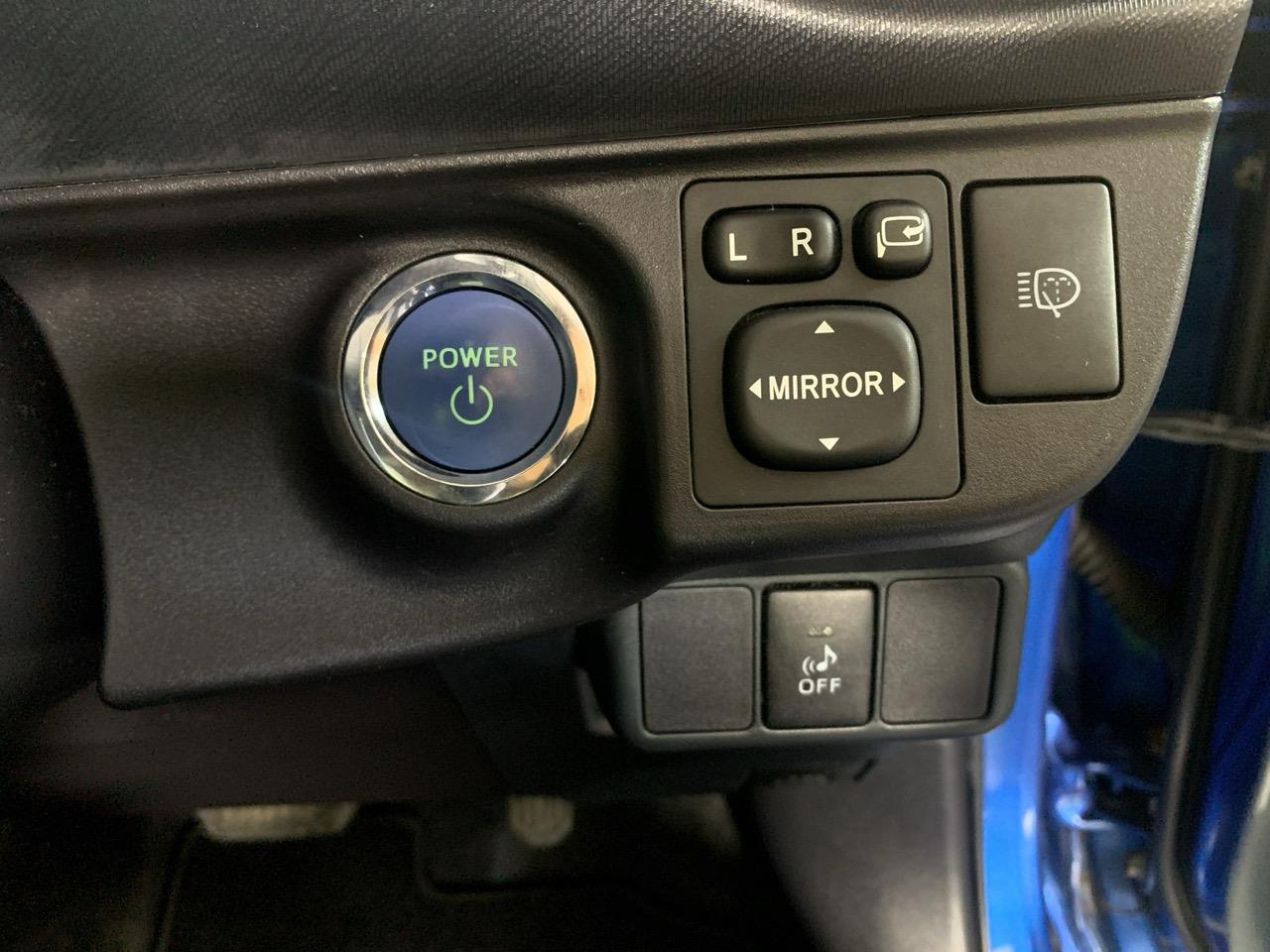 2012 Toyota Aqua S Hatchback LOW KMS + AUTO LIGHTS + REVERSING CAMERA