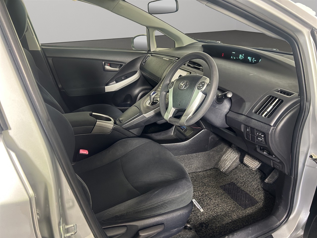 2012 Toyota Prius S Hatchback REVERSING CAMERA + PUSH START + AUTO LIGHTS