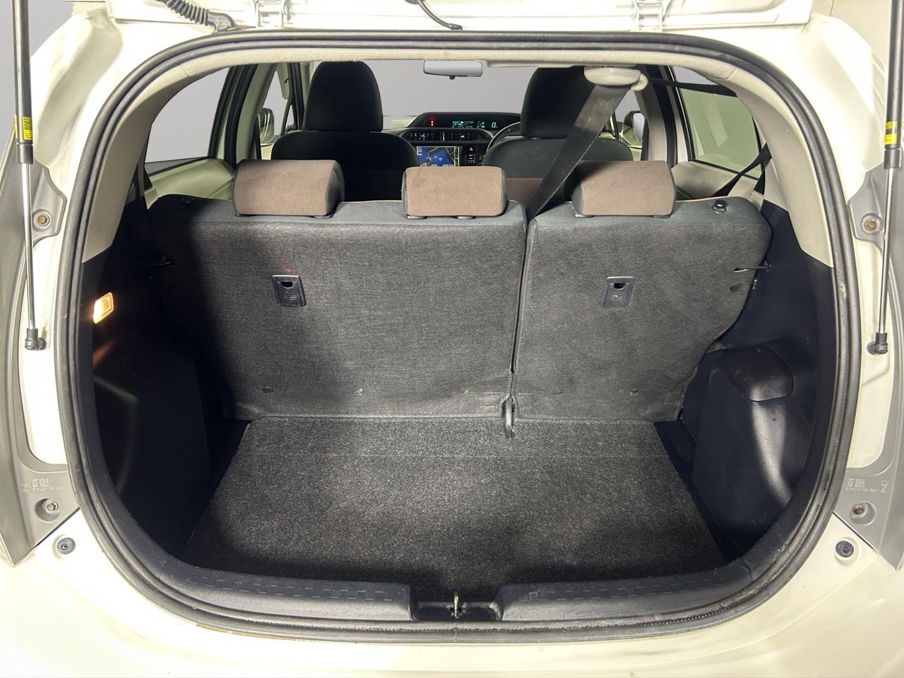 2013 Toyota Aqua G Hatchback SMART KEY + AUTO LIGHTS + FUEL EFFICIENCY