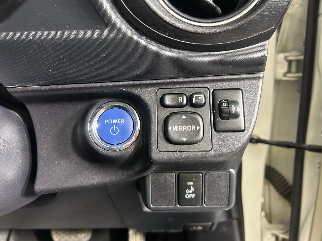 2013 Toyota Aqua G Hatchback SMART KEY + AUTO LIGHTS + FUEL EFFICIENCY