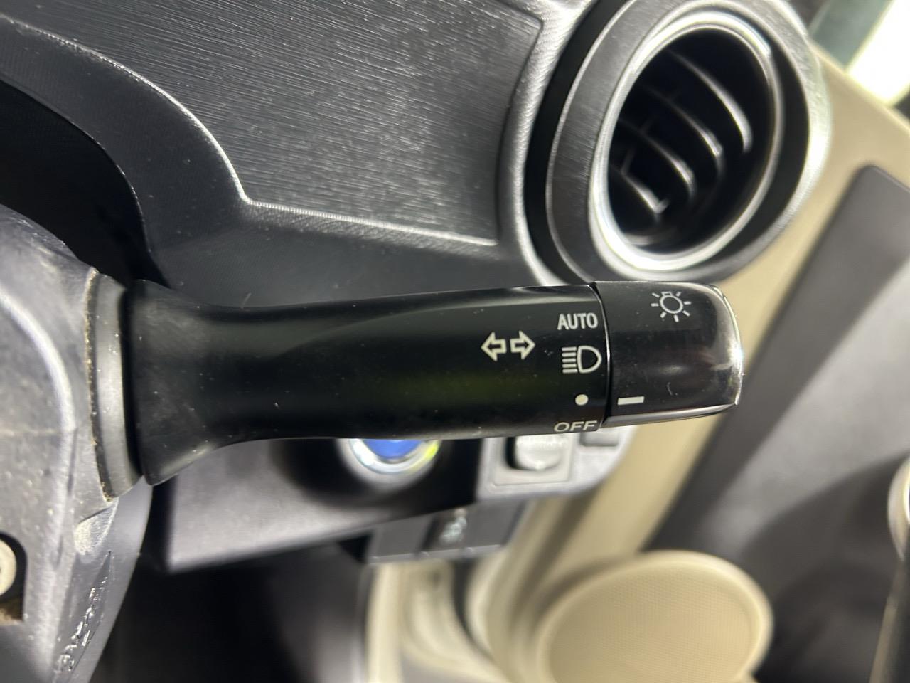 2013 Toyota Aqua G Hatchback SMART KEY + AUTO LIGHTS + FUEL EFFICIENCY