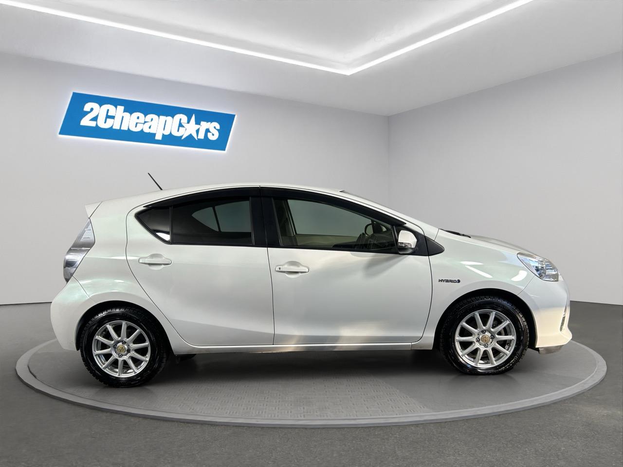 2013 Toyota Aqua G Hatchback SMART KEY + AUTO LIGHTS + FUEL EFFICIENCY