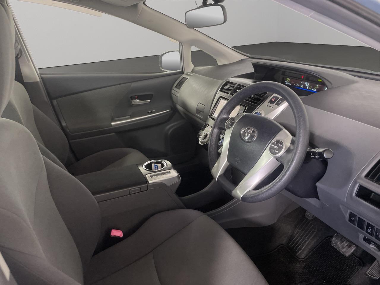 2013 Toyota Prius Alpha S Touring Selection Station Wagon LOW KM + REVERSING CAMERA + PUSH SRART