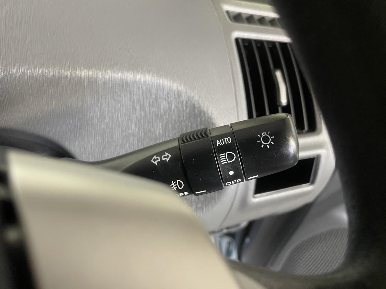 2013 Toyota Prius Alpha S Touring Selection Station Wagon LOW KM + REVERSING CAMERA + PUSH SRART