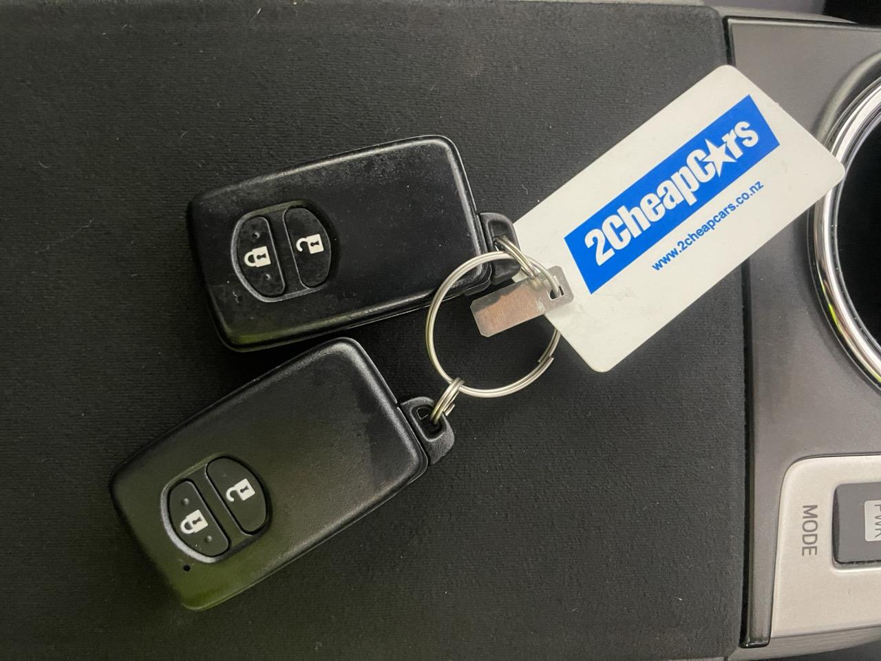 2013 Toyota Prius Alpha S Touring Selection Station Wagon LOW KM + REVERSING CAMERA + PUSH SRART