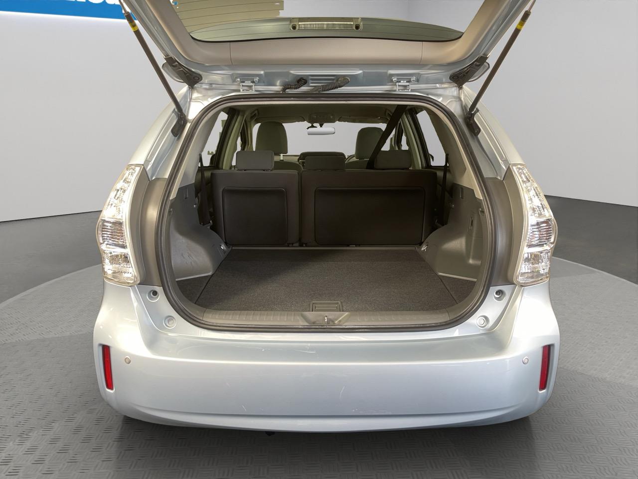 2013 Toyota Prius Alpha S Touring Selection Station Wagon LOW KM + REVERSING CAMERA + PUSH SRART