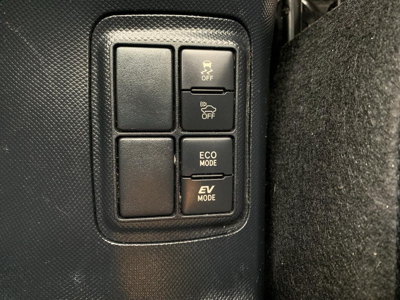 2017 Toyota Aqua Facelift Model S Hatchback REVERSING CAMERA + PUSH BUTTON START + AUTO LIGHTS