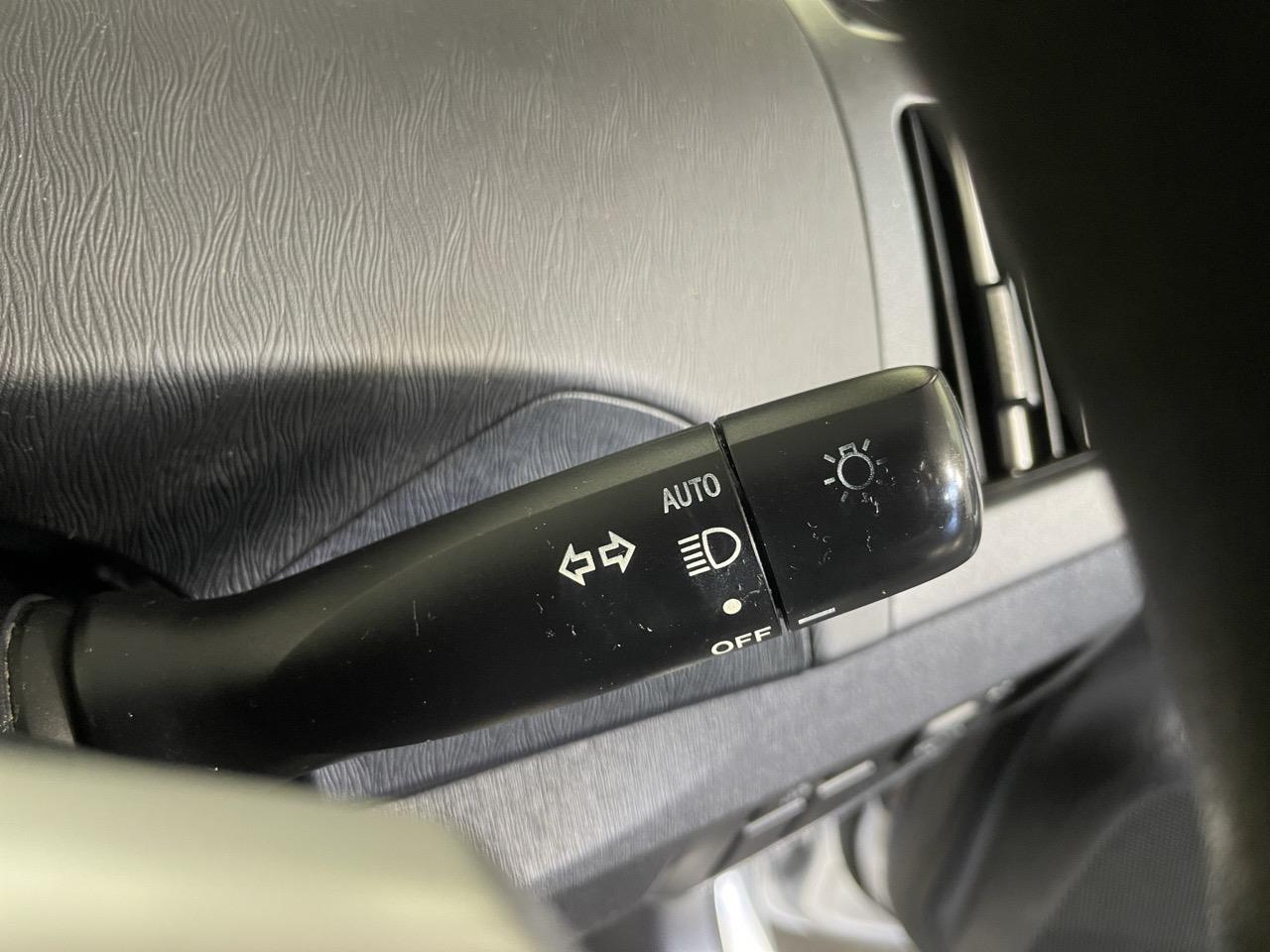 2013 Toyota Prius S Station Wagon REVERSING CAMERA + PARKING SENSORS