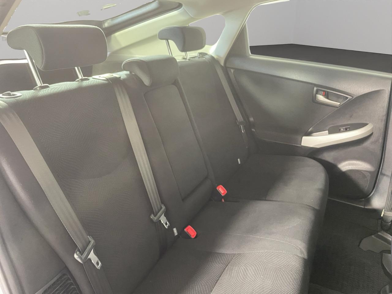 2013 Toyota Prius S Station Wagon REVERSING CAMERA + PARKING SENSORS