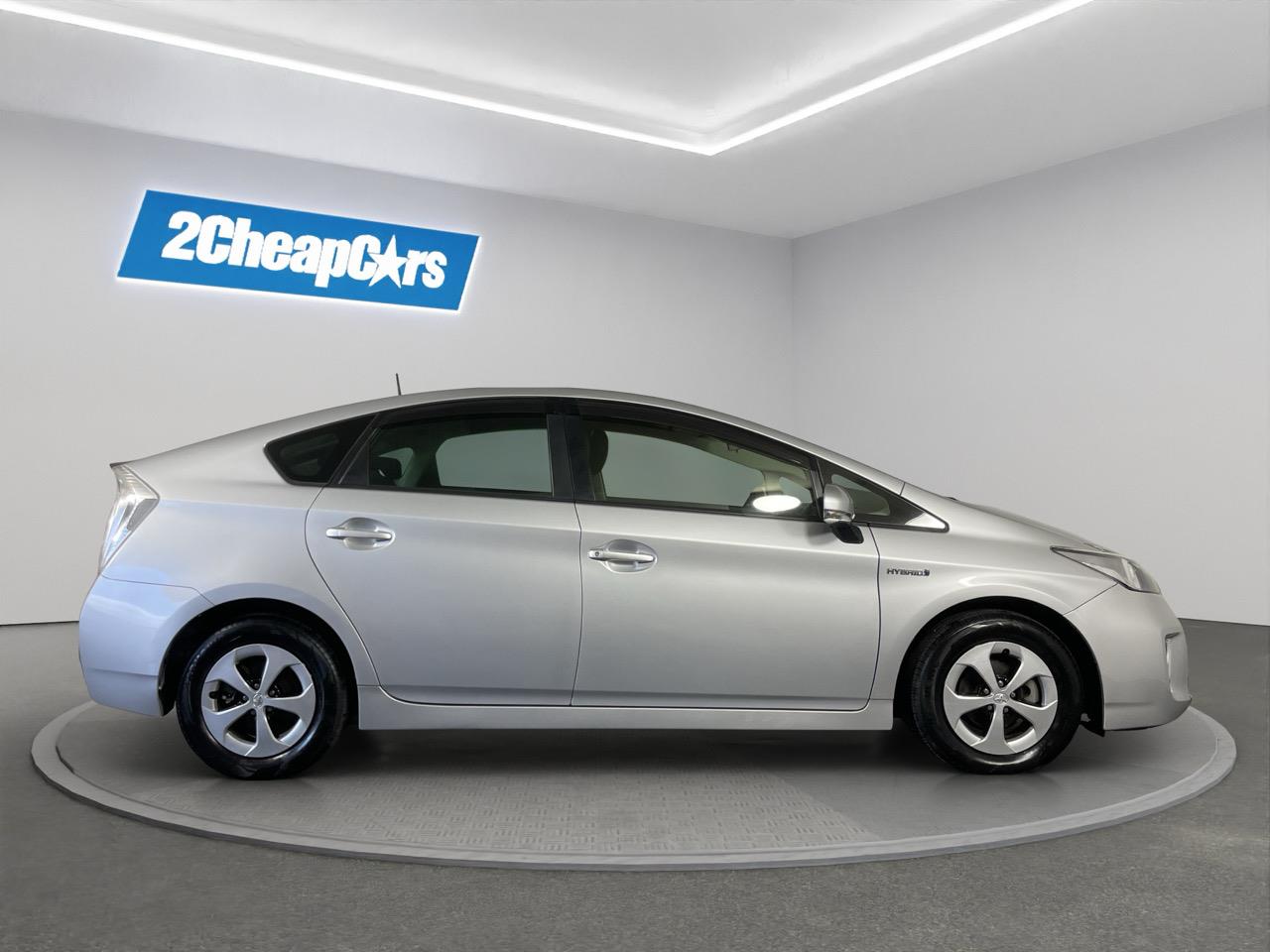 2013 Toyota Prius S Station Wagon REVERSING CAMERA + PARKING SENSORS