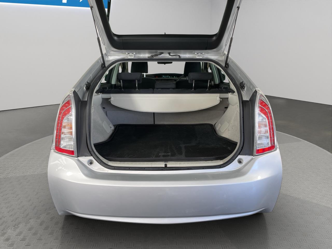 2013 Toyota Prius S Station Wagon REVERSING CAMERA + PARKING SENSORS