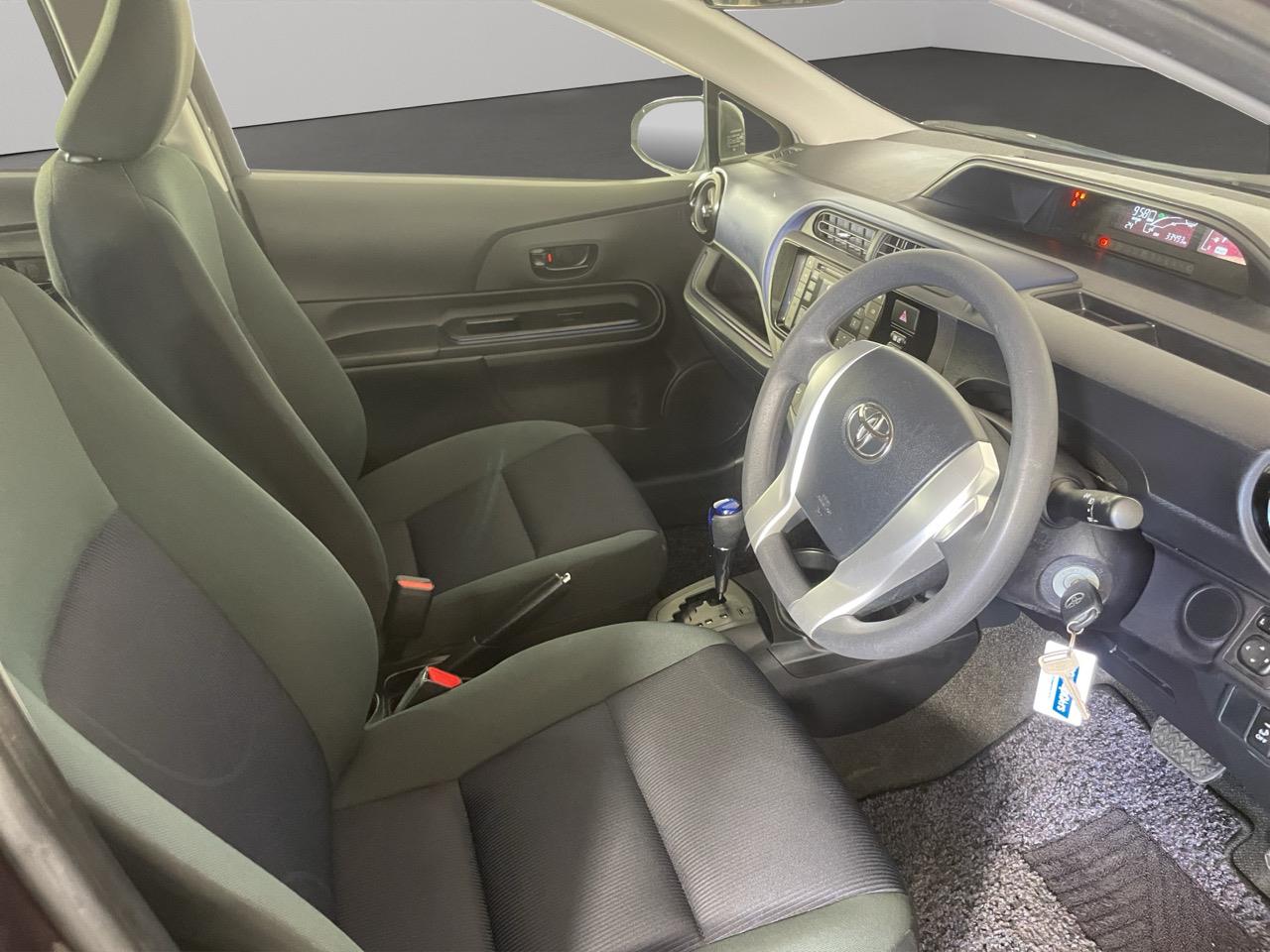 2015 Toyota Aqua Facelift Model S Hatchback LOW KM + HEATED SEAT + GREAT FUEL EFFICIENCY