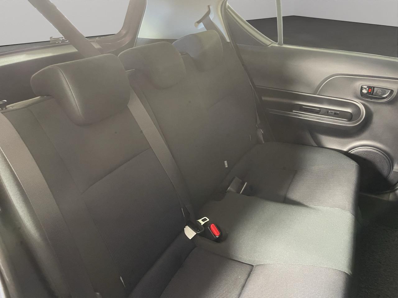 2015 Toyota Aqua Facelift Model S Hatchback LOW KM + HEATED SEAT + GREAT FUEL EFFICIENCY