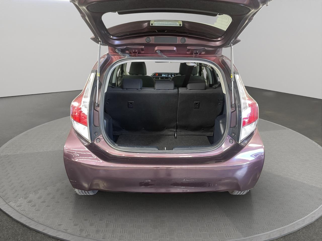 2015 Toyota Aqua Facelift Model S Hatchback LOW KM + HEATED SEAT + GREAT FUEL EFFICIENCY