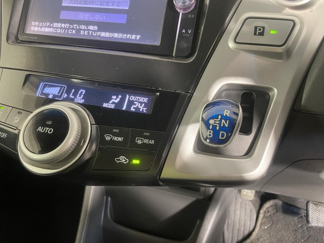 2013 Toyota Prius Alpha S Station Wagon PUSH BUTTON START + AUTO LIGHTS + GREAT SPACE