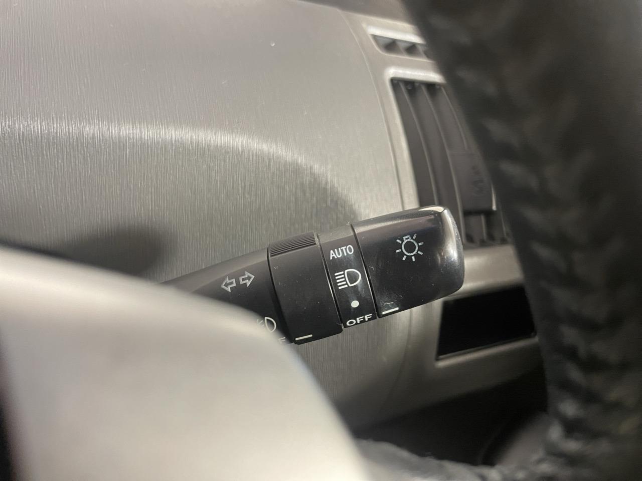 2013 Toyota Prius Alpha S Station Wagon PUSH BUTTON START + AUTO LIGHTS + GREAT SPACE