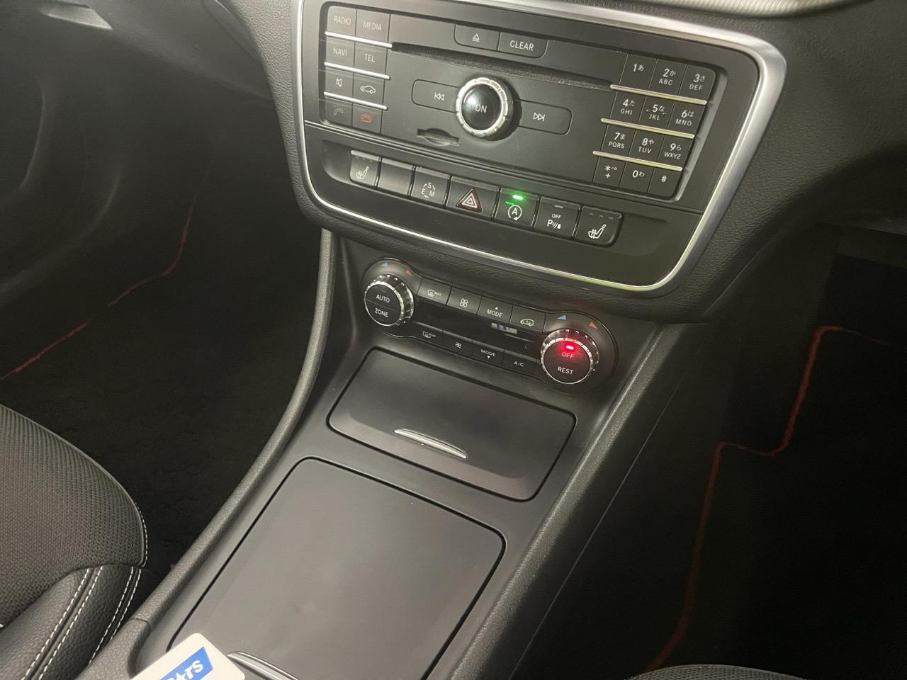 2015 Mercedes-Benz CLA 180  Station Wagon LOW KMS + HEATED SEATS + PARKING SENSORS