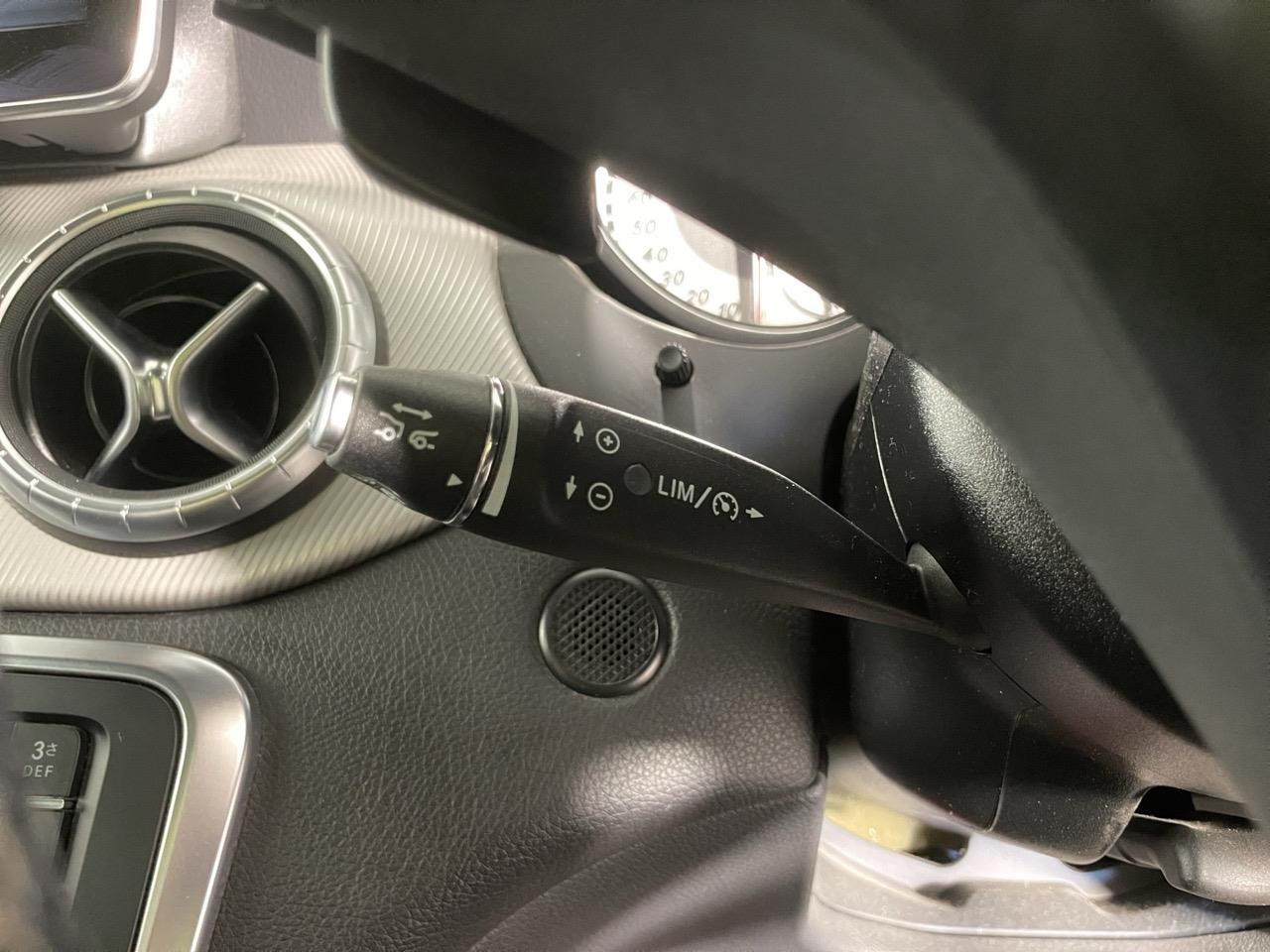 2015 Mercedes-Benz CLA 180  Station Wagon LOW KMS + HEATED SEATS + PARKING SENSORS