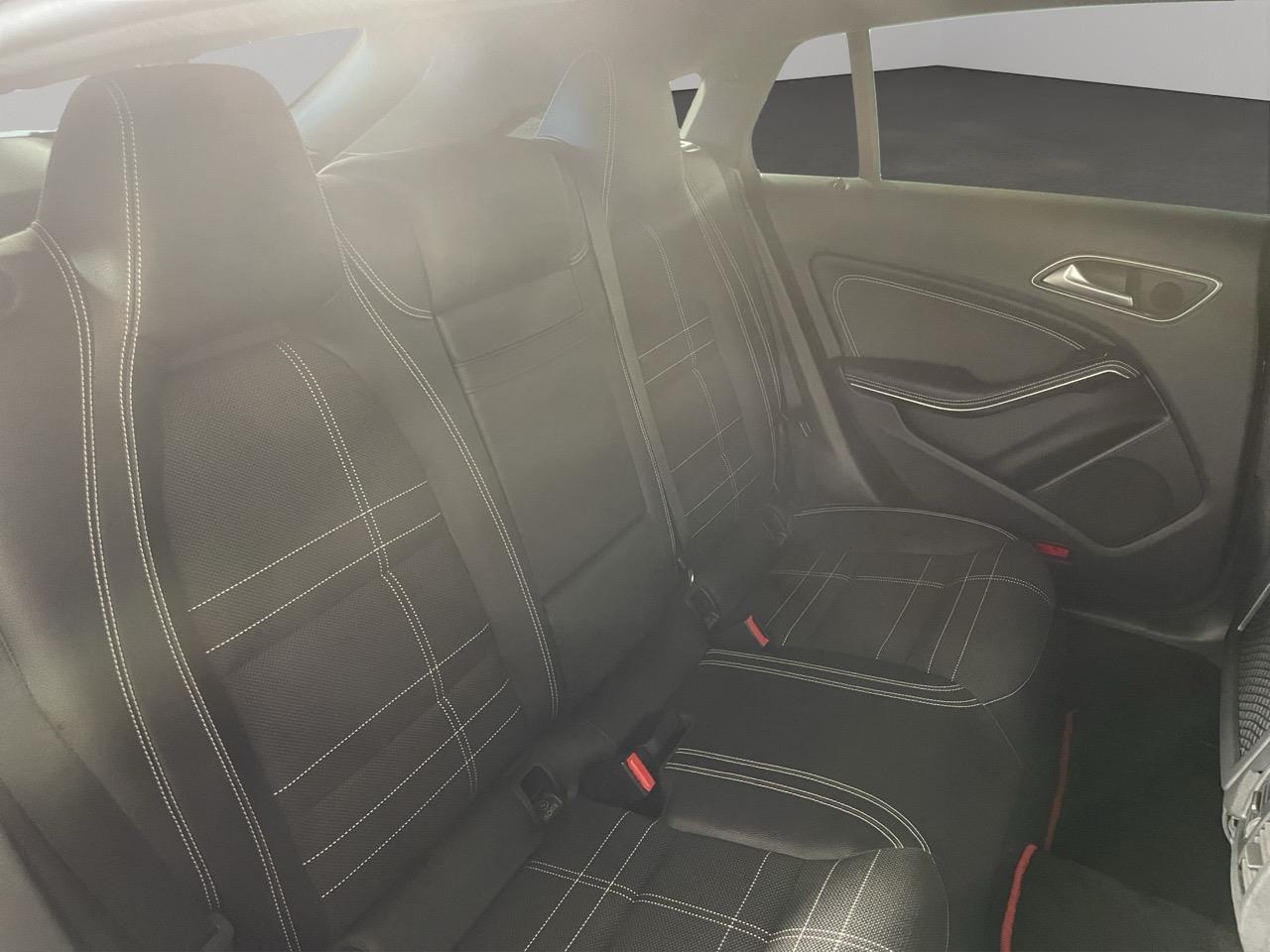 2015 Mercedes-Benz CLA 180  Station Wagon LOW KMS + HEATED SEATS + PARKING SENSORS