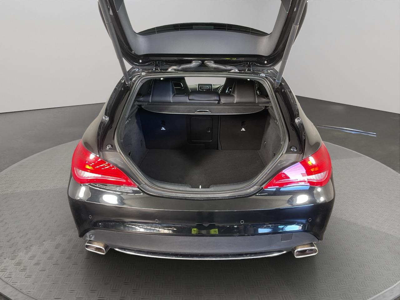 2015 Mercedes-Benz CLA 180  Station Wagon LOW KMS + HEATED SEATS + PARKING SENSORS