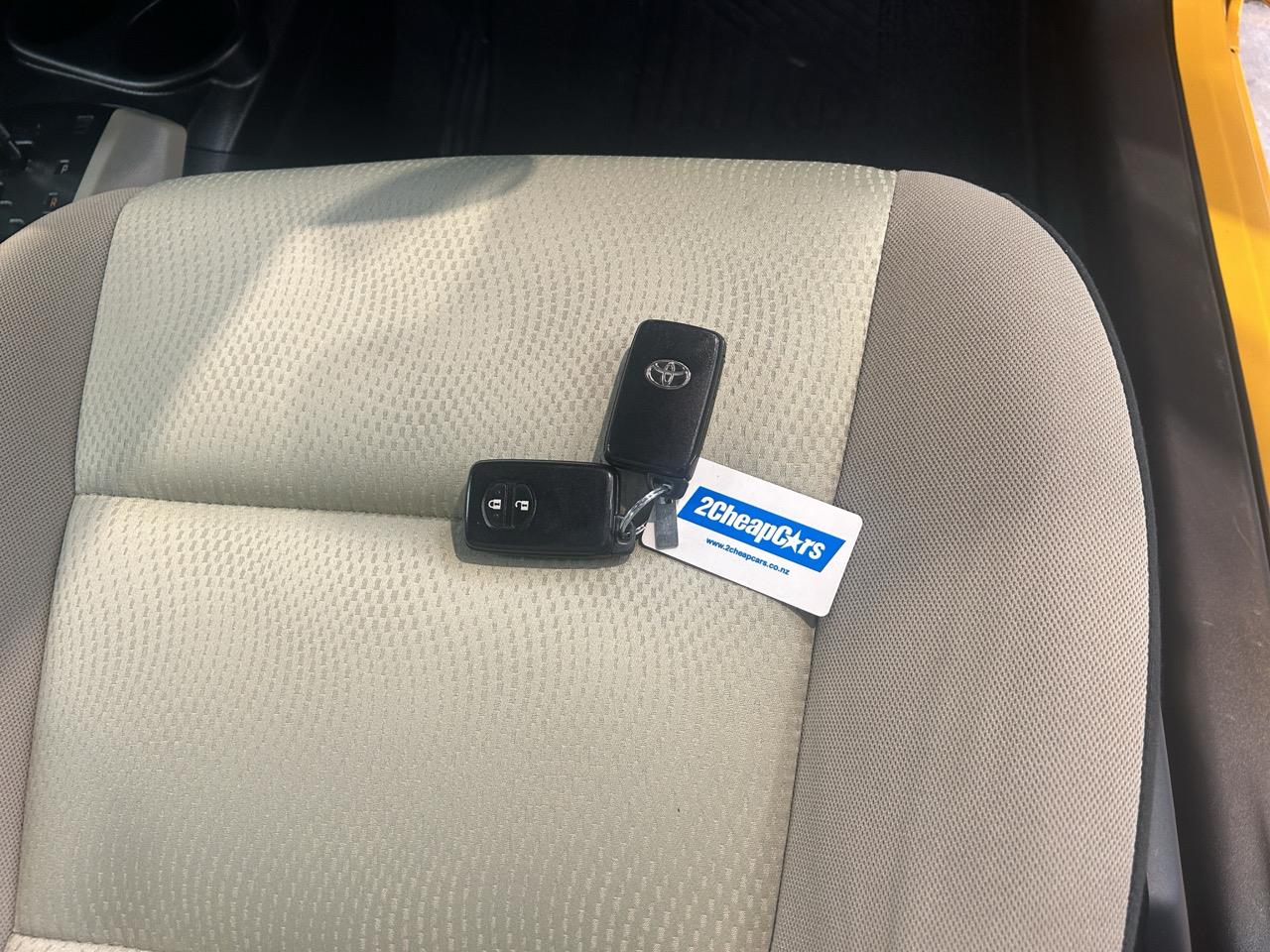 2014 Toyota Aqua S Hatchback PUSH BUTTON START + AUTO LIGHTS + REVERSING CAMERA