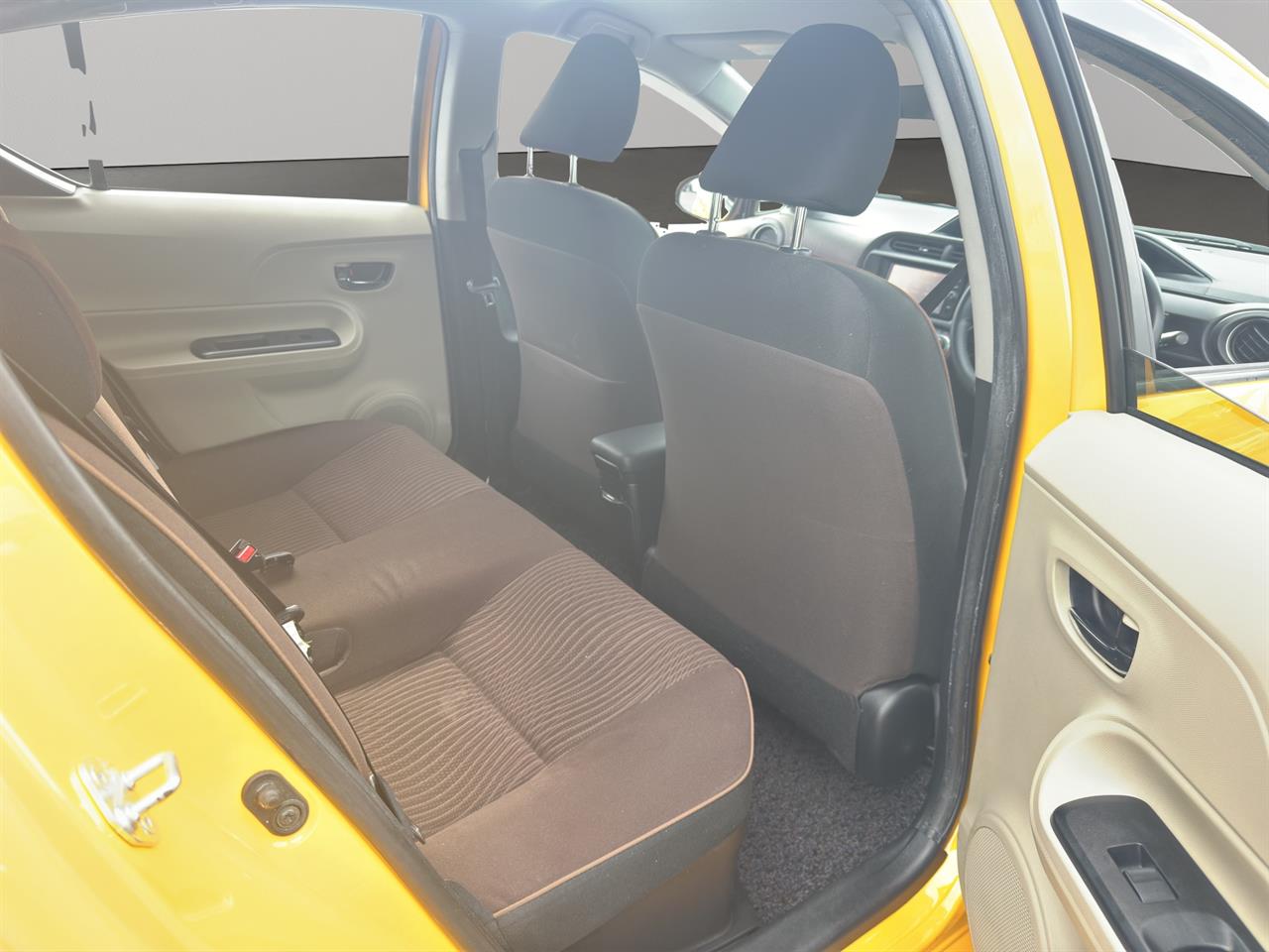 2013 Toyota Aqua S Hatchback PUSH BUTTON START + AUTO LIGHTS + REVERSING CAMERA