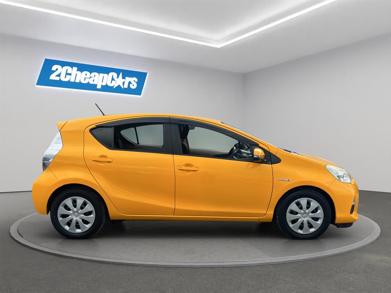 2013 Toyota Aqua S Hatchback PUSH BUTTON START + AUTO LIGHTS + REVERSING CAMERA