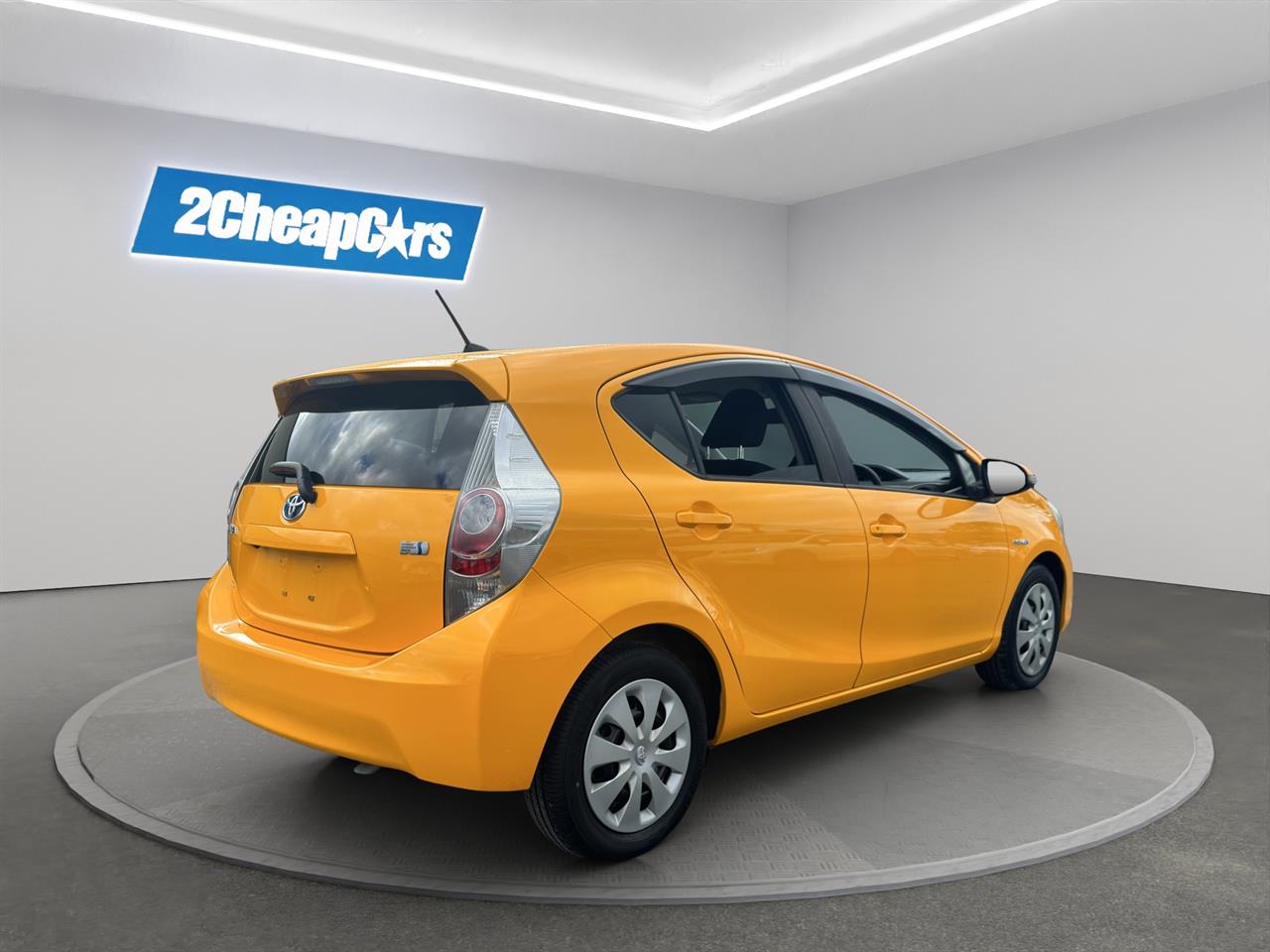 2013 Toyota Aqua S Hatchback PUSH BUTTON START + AUTO LIGHTS + REVERSING CAMERA