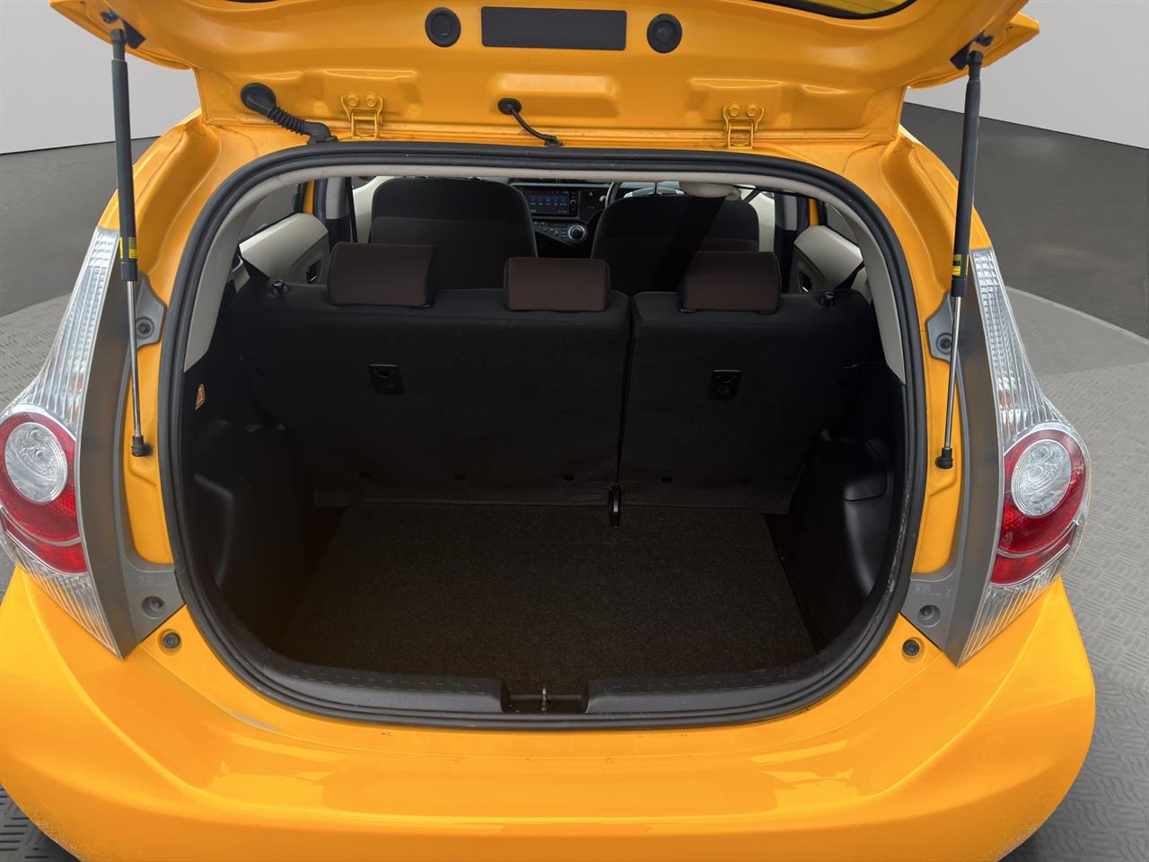 2013 Toyota Aqua S Hatchback PUSH BUTTON START + AUTO LIGHTS + REVERSING CAMERA