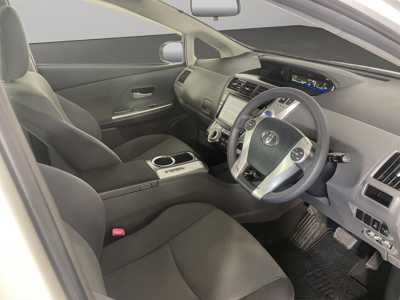 2013 Toyota Prius Alpha 7 Seater People Mover REVERSING CAMERA + PUSH START + AUTO LIGHTS