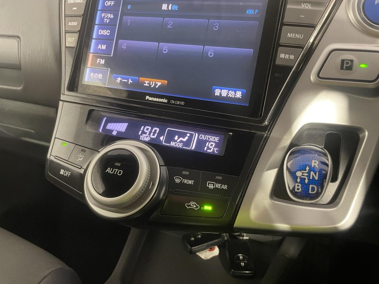 2013 Toyota Prius Alpha 7 Seater People Mover REVERSING CAMERA + PUSH START + AUTO LIGHTS