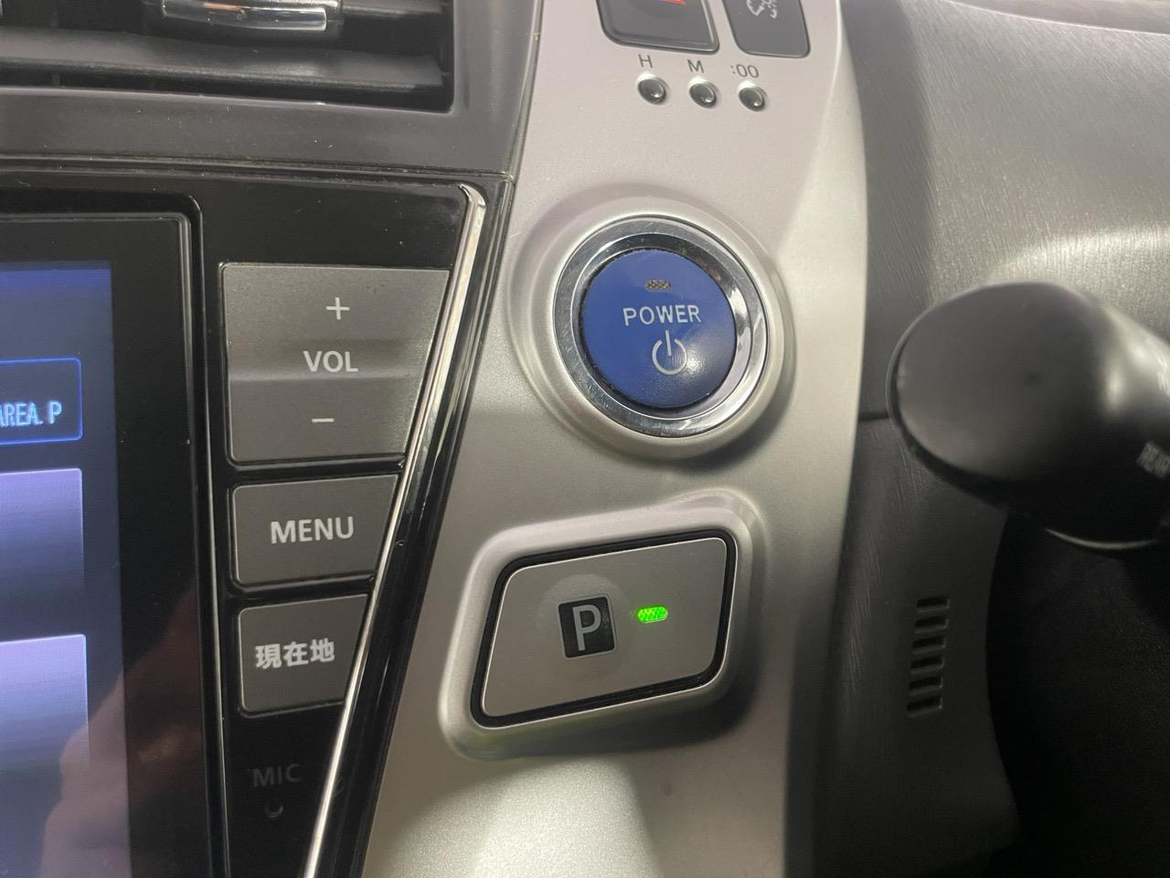 2013 Toyota Prius Alpha 7 Seater People Mover REVERSING CAMERA + PUSH START + AUTO LIGHTS