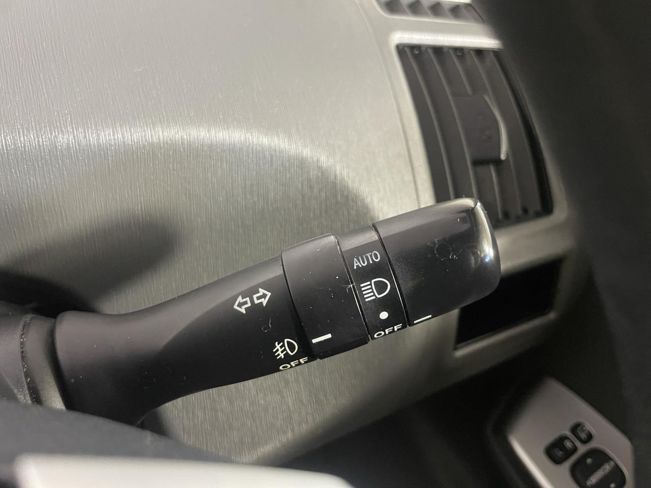 2013 Toyota Prius Alpha 7 Seater People Mover REVERSING CAMERA + PUSH START + AUTO LIGHTS