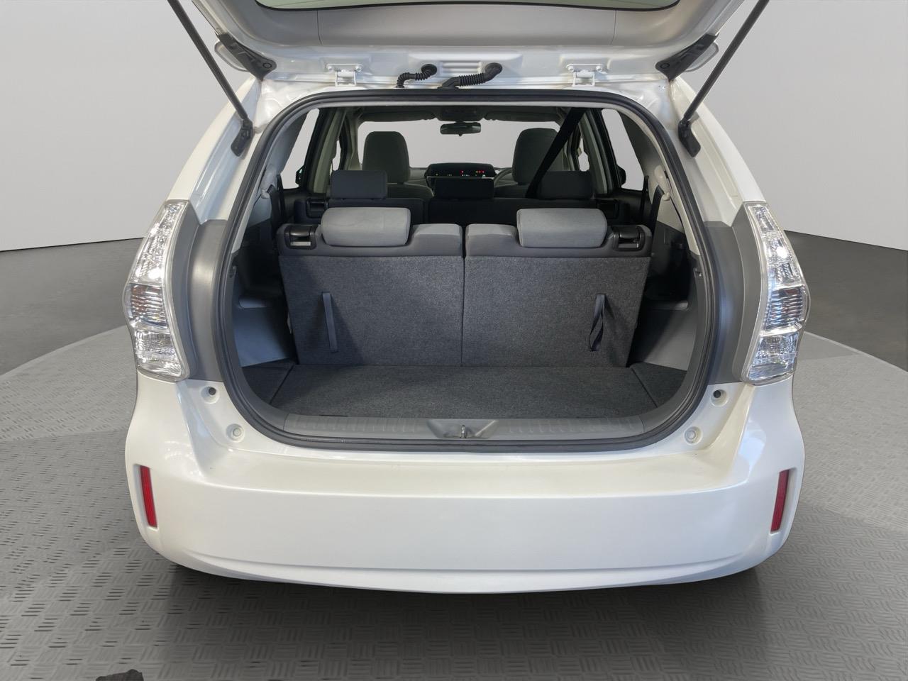 2013 Toyota Prius Alpha 7 Seater People Mover REVERSING CAMERA + PUSH START + AUTO LIGHTS