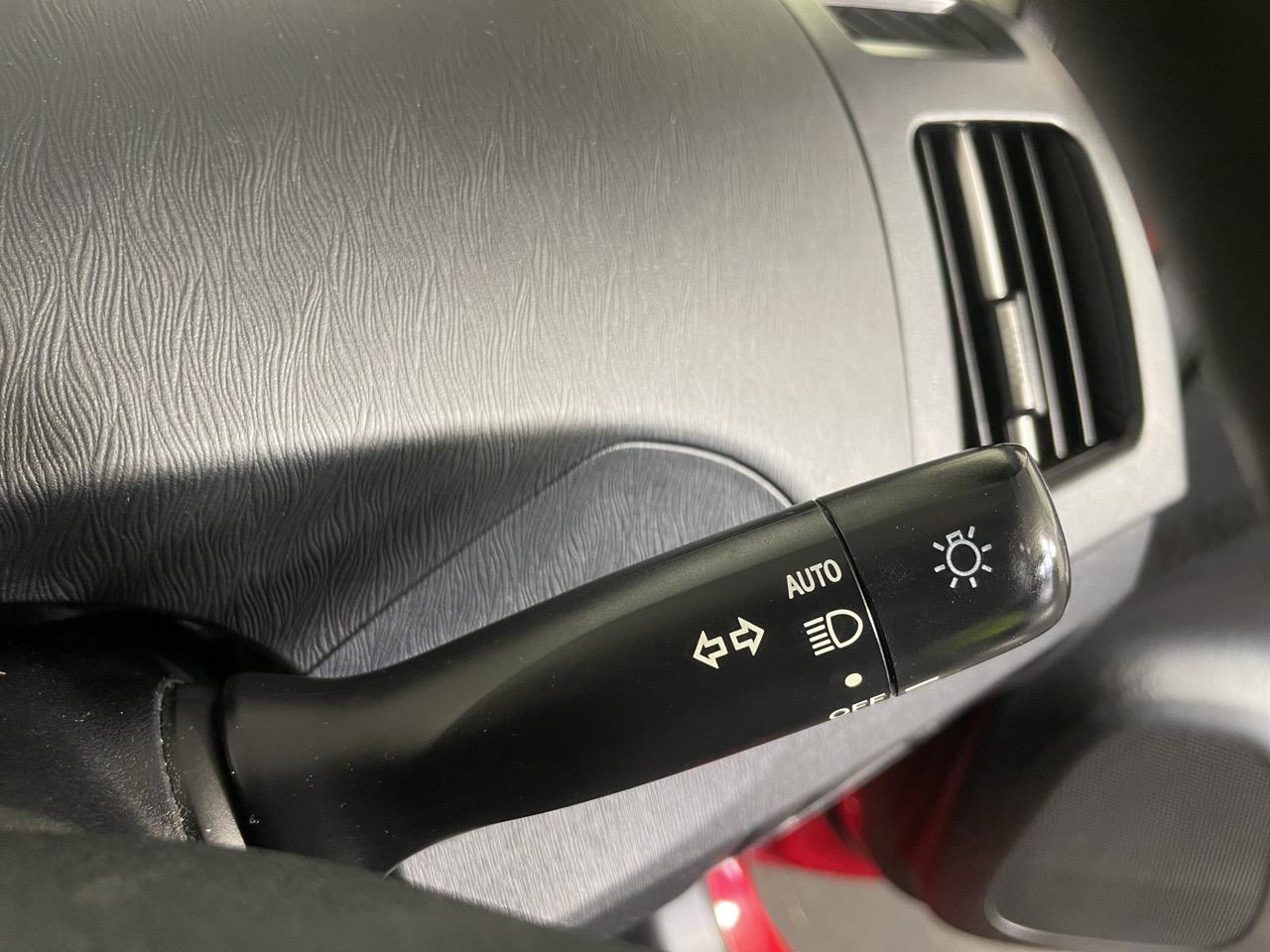 2012 Toyota Prius S Hatchback REVERSING CAMERA + AUTO LIGHTS + PUSH BUTTON START