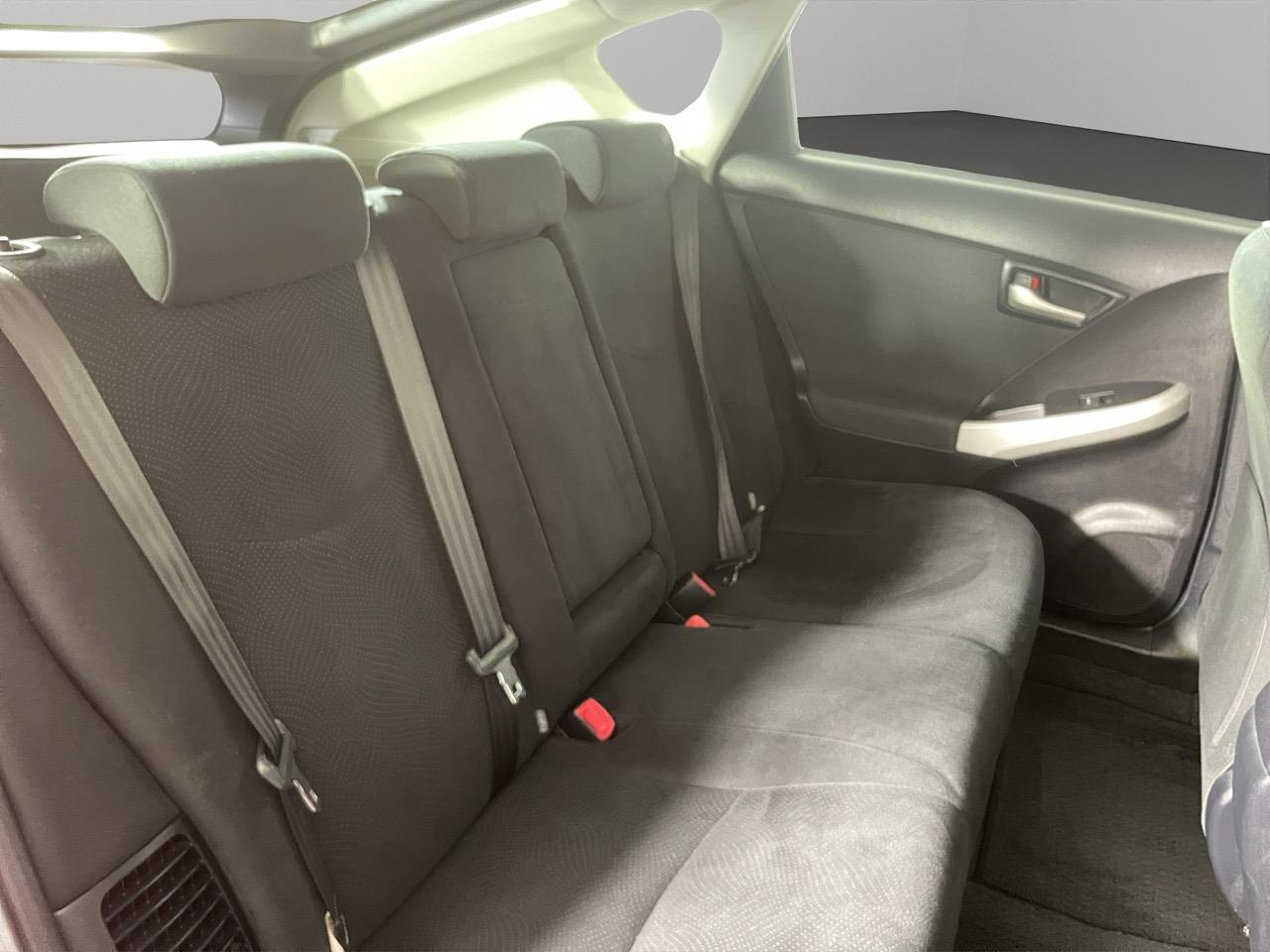 2012 Toyota Prius S Hatchback REVERSING CAMERA + AUTO LIGHTS + PUSH BUTTON START