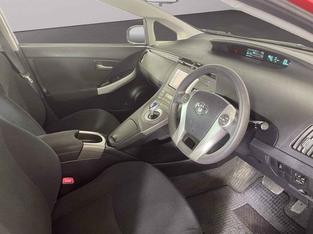 2012 Toyota Prius S Hatchback REVERSING CAMERA + AUTO LIGHTS + PUSH BUTTON START