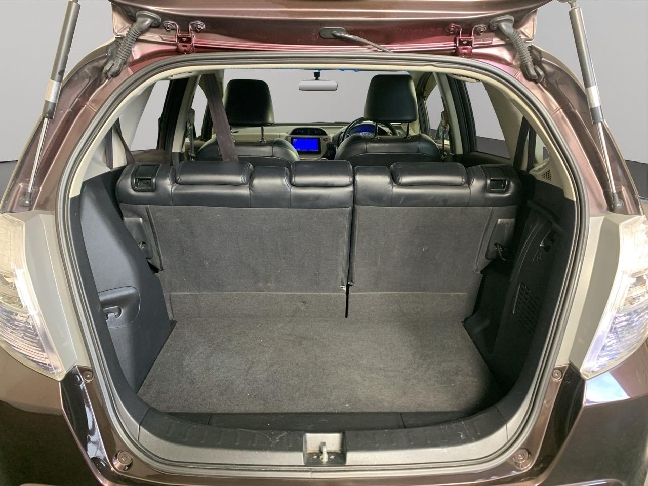 2013 Honda Fit Jazz hybrid Hatchback CRUISE CONTROL + HEATED SEATS +  REVERSING CAMERA