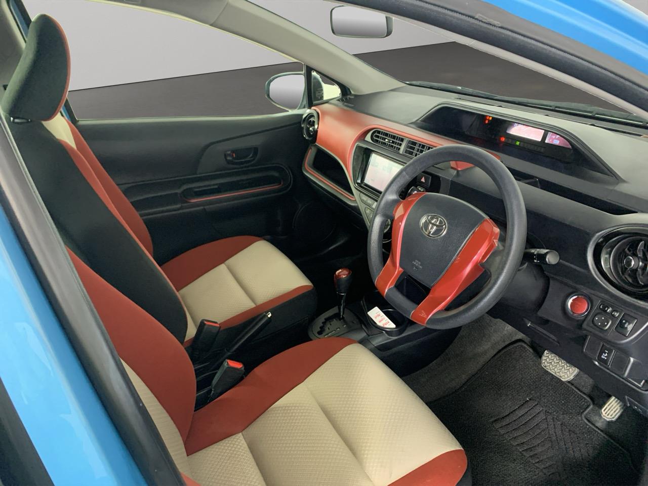 2015 Toyota Aqua Facelift Model S Hatchback PUSH BUTTON START + AUTO LIGHTS + GREAT SPACE