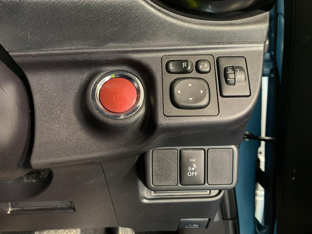 2015 Toyota Aqua Facelift Model S Hatchback PUSH BUTTON START + AUTO LIGHTS + GREAT SPACE