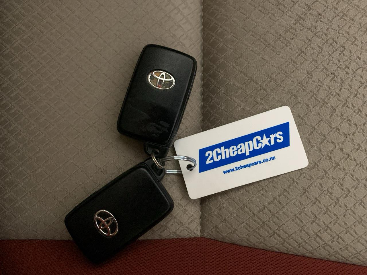 2015 Toyota Aqua Facelift Model S Hatchback PUSH BUTTON START + AUTO LIGHTS + GREAT SPACE