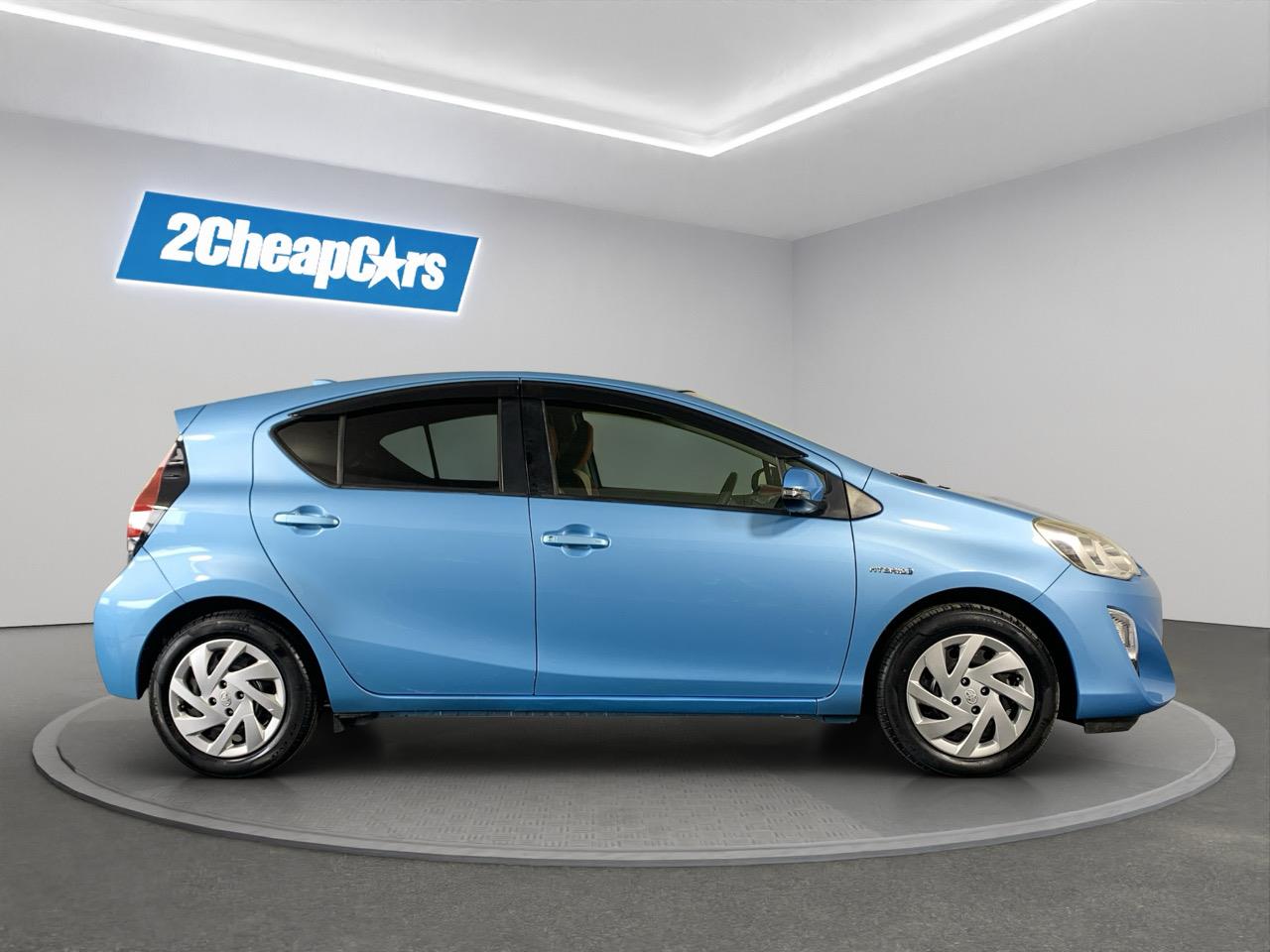 2015 Toyota Aqua Facelift Model S Hatchback PUSH BUTTON START + AUTO LIGHTS + GREAT SPACE